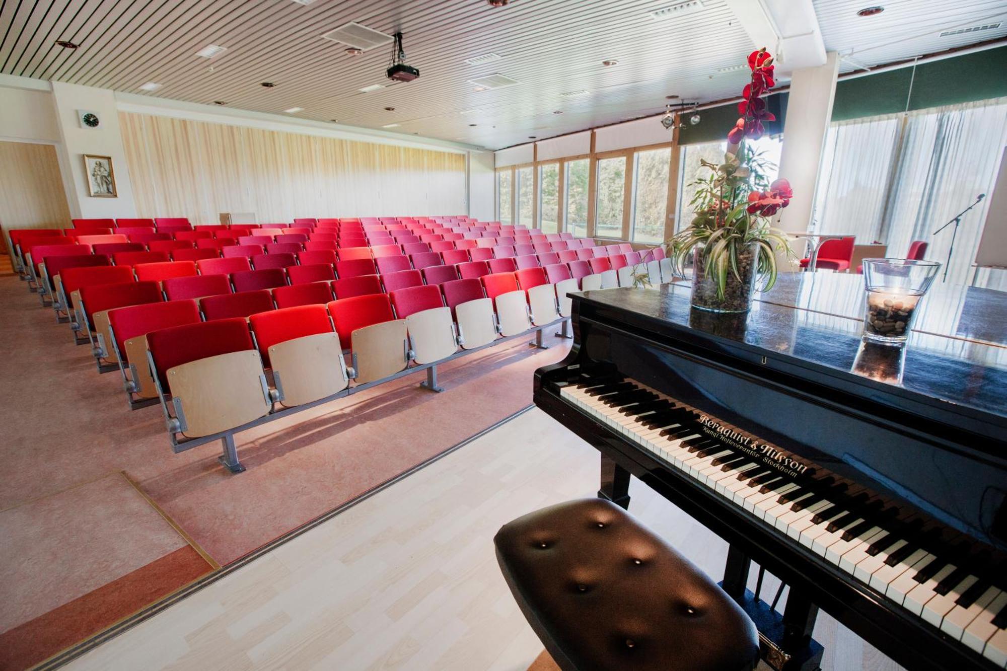 Karlskoga Folkhoegskola Vandrarhem Udden Экстерьер фото